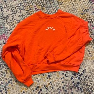 Levi’s Cropped Sweatshirt